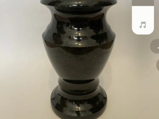 Продам вазу з натурального граніту